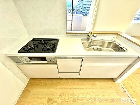暮らしの相棒ビルトイン食洗器♪3口コンロでメインとおかずとスープが一気に調理できますね♪