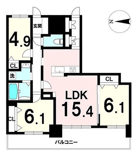 LDKは約15.4帖で家具配置の自由度が高く、家族が集まりやすいゆとりある空間です。サービスヤードがあり、ゴミ置きやちょっとした作業スペースとして便利に使えます。