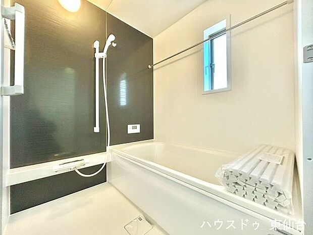 広々ゆったりとしたバスタブで一日の疲れも癒されます