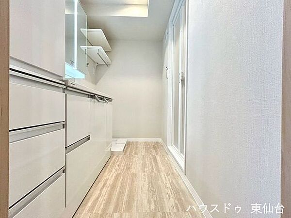 凹凸のない、すっきりとした空間で毎朝快適に迎えられそうです♪