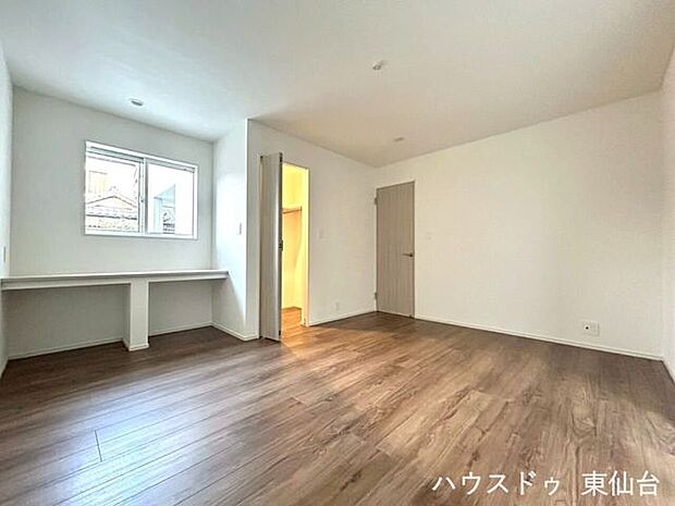 1階の8.8帖のお部屋です♪ウォークインクロゼットがあります♪