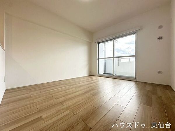 採光を確保しながらも余白がある、落ち着いた雰囲気のリビングです♪