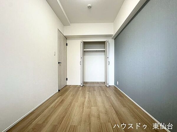 プライベートも守られる、落ち着いた雰囲気の洋室です