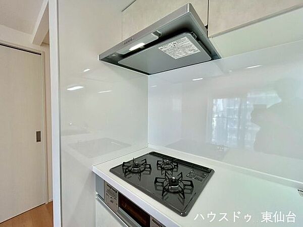 メイン・おかず・スープが一気に調理できる三口コンロ♪