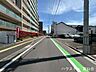 外観：前面道路含む現地写真