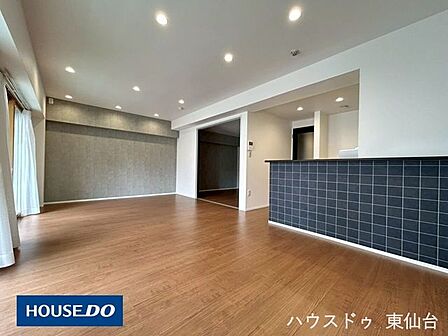 広がりのあるLDKは家族が自然と集まるくつろぎ空間