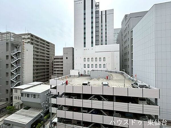 7階南向きのバルコニーからの眺望は開放感がありますね！