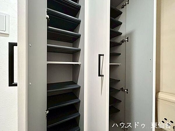 気になる収納の中はこんな感じです！奥行きもしっかりありました♪