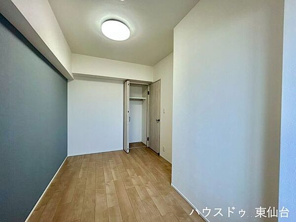5帖超の洋室は子ども部屋やワークスペースにちょうど良いサイズ感です。