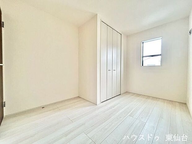 5帖の洋室です♪お掃除もラクラクなフローリングです♪