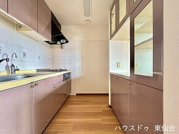 キッチン収納には欠かせないカップボード付きです！