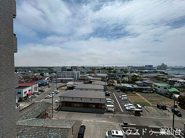 8階南向きのバルコニーからの眺望は開放感があります