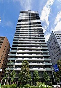 外観：地上31階建ての高層レジデンス