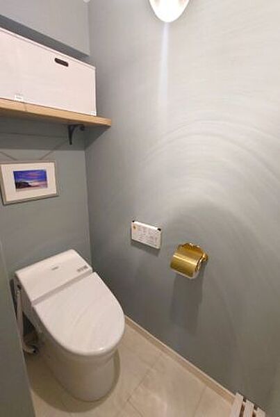 落ち着いたカラーで統一されたトイレ空間は、高級感のある仕上がりです。