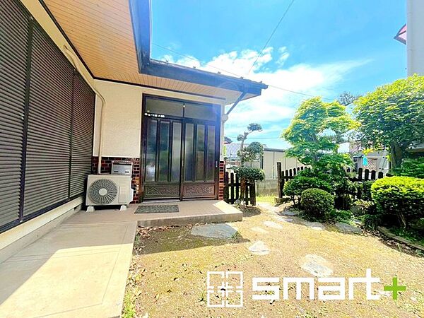 ～お住まいの顔「玄関」～ ・毎日お出かけの際もご帰宅の際も通る玄関。 ・ドアの交換や鍵の交換・追加などもお気軽にご相談くださいませ。
