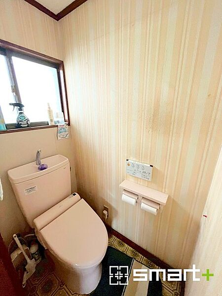 ～やはり便利なタンク式トイレ～ ・最近はタンクレストイレもございますが、タンク式の場合は停電時もお水を流すことが可能。 ・故障時なども比較的費用が安くなるなど、メリットが多くなります。