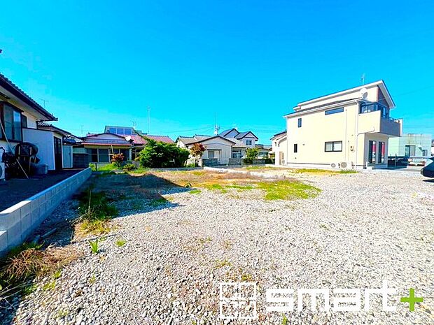 〜閑静な住宅街の立地〜 ・周辺は閑静な住宅街となっておりますので、静かな暮らしをご実現いただけます。 ・前面道路の交通量も多くないので、小さなお子様がいるご家庭でもご安心ですね。