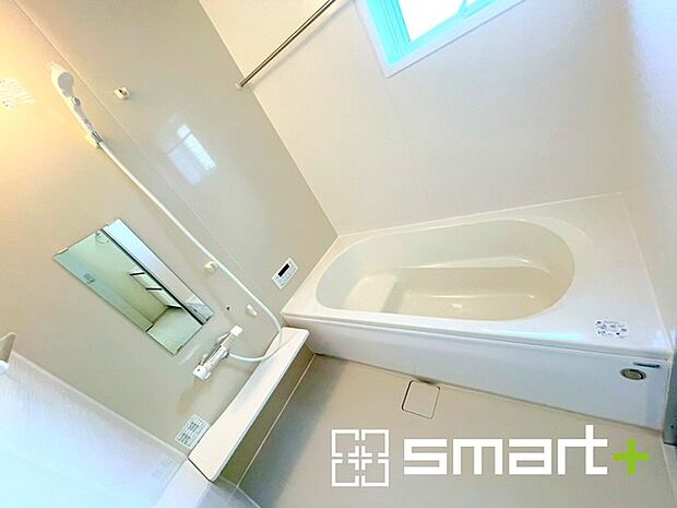 〜浴室乾燥機付きの浴室〜 ・浴室には乾燥機が付いているので雨の日でも洗濯物を干すことが可能です。 ・水はけの良い床材など機能面も充実。マイクロバルなどオプションもご相談くださいませ。 