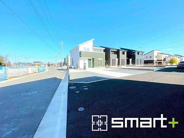 〜閑静な住宅街の立地〜 ・周辺は閑静な住宅街となっておりますので、静かな暮らしをご実現いただけます。 ・前面道路の交通量も多くないので、小さなお子様がいるご家庭でもご安心ですね。 