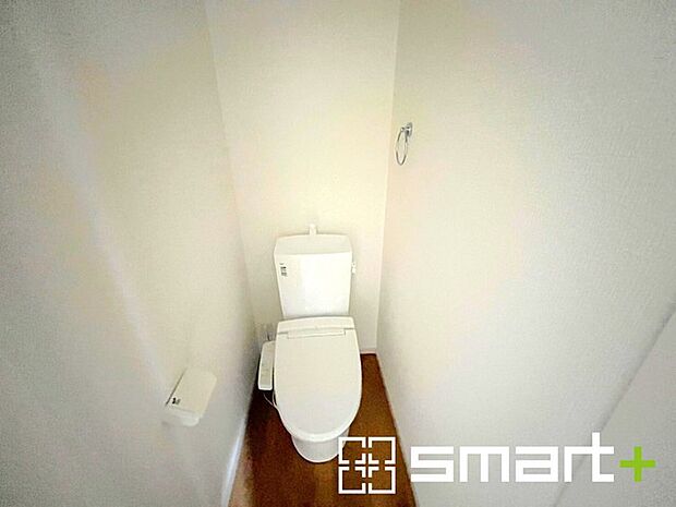 〜やはり便利なタンク式トイレ〜 ・最近はタンクレストイレもございますが、タンク式の場合は停電時もお水を流すことが可能。 ・故障時なども比較的費用が安くなるなど、メリットが多くなります。