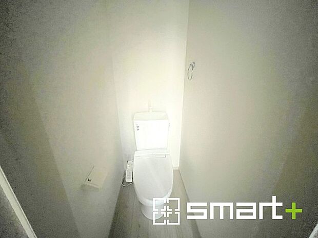 〜やはり便利なタンク式トイレ〜 ・最近はタンクレストイレもございますが、タンク式の場合は停電時もお水を流すことが可能。 ・故障時なども比較的費用が安くなるなど、メリットが多くなります。 