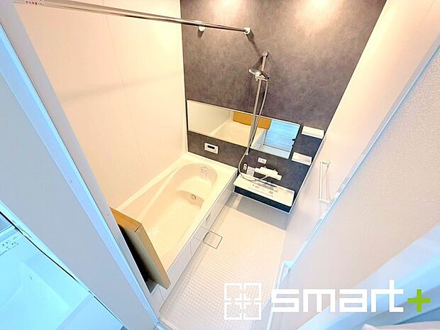 〜暖房乾燥機付きの浴室〜 ・ヒートショック対策にもなる浴室暖房を標準装備。冬場でも暖かくしてからご入浴が可能です。 ・もちろん乾燥機も付いておりますので、雨の日でも洗濯物を干せますよ。 