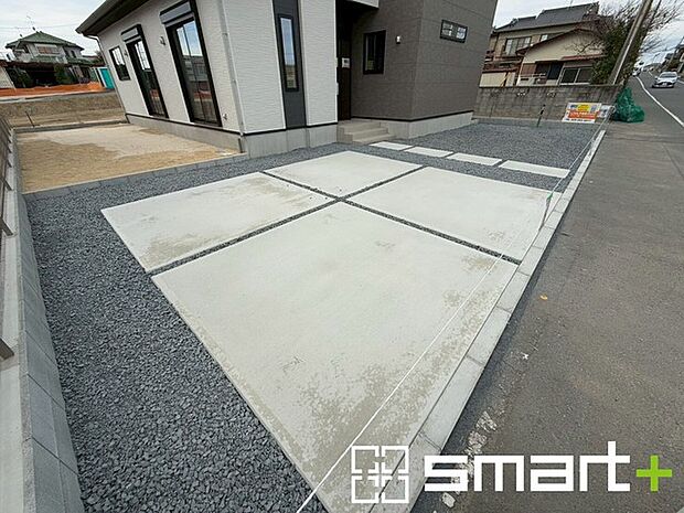 〜駐車場は2台分ご用意〜 ・駐車場は2台分ございますので、車通勤の方や複数台お持ちの方にもお勧めのお住まいです。 ・カーポートなどのオプションもお気軽にご相談くださいませ。  