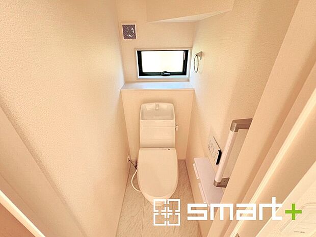 〜やはり便利なタンク式トイレ〜 ・最近はタンクレストイレもございますが、タンク式の場合は停電時もお水を流すことが可能。 ・故障時なども比較的費用が安くなるなど、メリットが多くなります。 