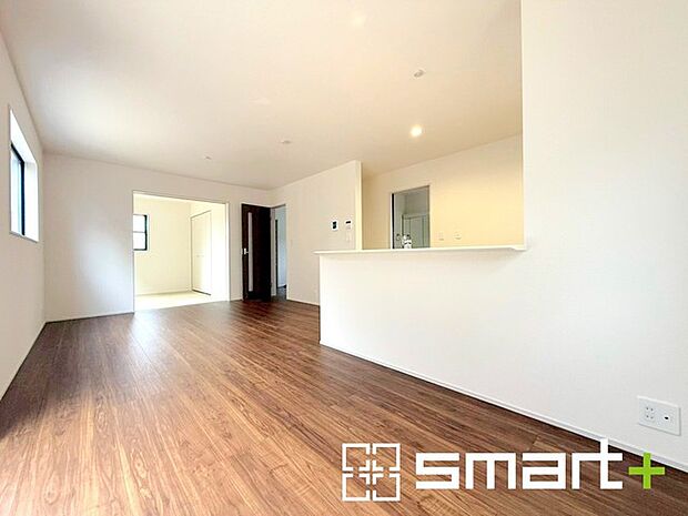 〜ナチュラルな色彩のＬＤＫ〜 ・自然な風合いの色味で纏められたＬＤＫは家具のコーディネートもしやすくなっております。 ・どんなインテリアにするか、考えるだけでも楽しくなりますね。 