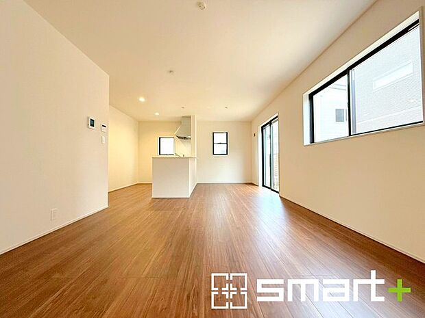 〜ナチュラルな色彩のＬＤＫ〜 ・自然な風合いの色味で纏められたＬＤＫは家具のコーディネートもしやすくなっております。 ・どんなインテリアにするか、考えるだけでも楽しくなりますね。 