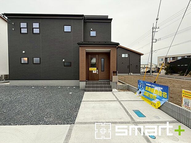 〜重厚感のある外観〜 ・幅の広い造りとなっておりますので、見た目に重厚感が生まれ、高級感のある仕様となっております。 ・毎日家に帰ってくるのが誇らしくなるような外観です。 