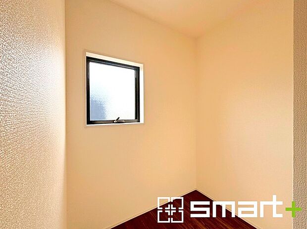 〜テレワークルームをご用意〜 ・お仕事はもちろん、勉強部屋としても使えるテレワークルームのあるプランを採用。 ・追加の収納としてもご利用可能です。