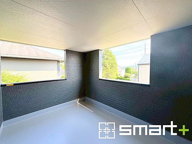 〜屋根付きのバルコニー〜 ・バルコニーは屋根付きなので急な雨でも安心です。 ・奥行きもあるので洗濯物が干しやすいのも嬉しいポイントですね。 