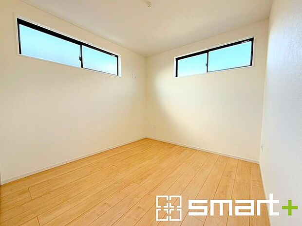 〜オプション施行もお任せください〜 ・フローリングの変色など劣化を軽減し、水をこぼした場合などにも防いでくれるフロアコーテイングが人気となっております。 ・オプション施行もお任せください。  