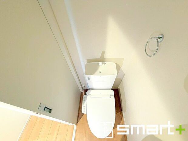 〜やはり便利なタンク式トイレ〜 ・最近はタンクレストイレもございますが、タンク式の場合は停電時もお水を流すことが可能。 ・故障時なども比較的費用が安くなるなど、メリットが多くなります。 