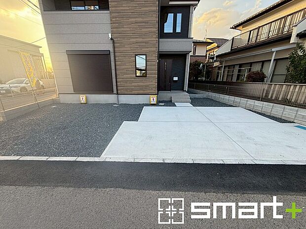 〜駐車場は2台分ご用意〜 ・駐車場は2台分ございますので、車通勤の方や複数台お持ちの方にもお勧めのお住まいです。 ・カーポートなどのオプションもお気軽にご相談くださいませ。 