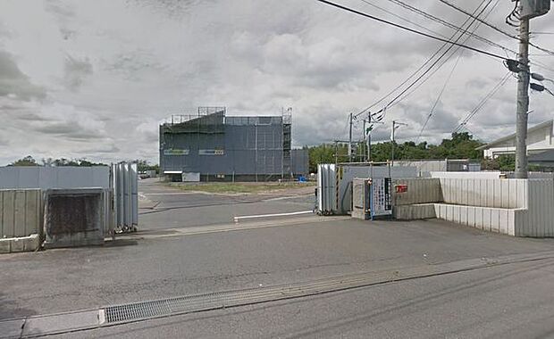 小川南小学校（300m）