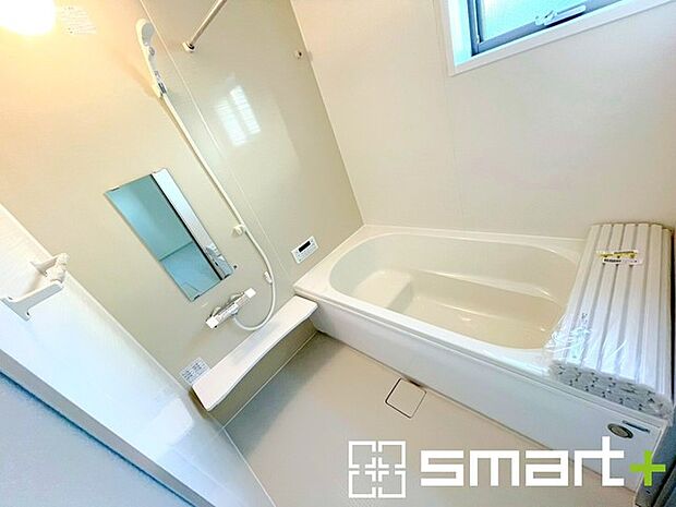 〜暖房乾燥機付きの浴室〜 ・ヒートショック対策にもなる浴室暖房を標準装備。冬場でも暖かくしてからご入浴が可能です。 ・もちろん乾燥機も付いておりますので、雨の日でも洗濯物を干せますよ。 