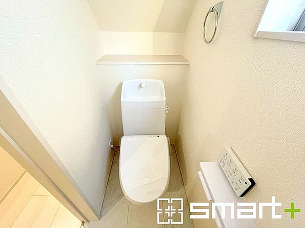 ~やはり便利なタンク式トイレ~ ・最近はタンクレストイレもございますが、タンク式の場合は停電時もお水を流すことが可能。 ・故障時なども比較的費用が安くなるなど、メリットが多くなります。