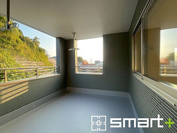 〜奥行きのあるバルコニーを採用〜 ・お客様から意外にご要望が多い「バルコニーの奥行き」。 ・奥行きのあるバルコニーを採用しておりますので、洗濯物も干しやすい造りです。