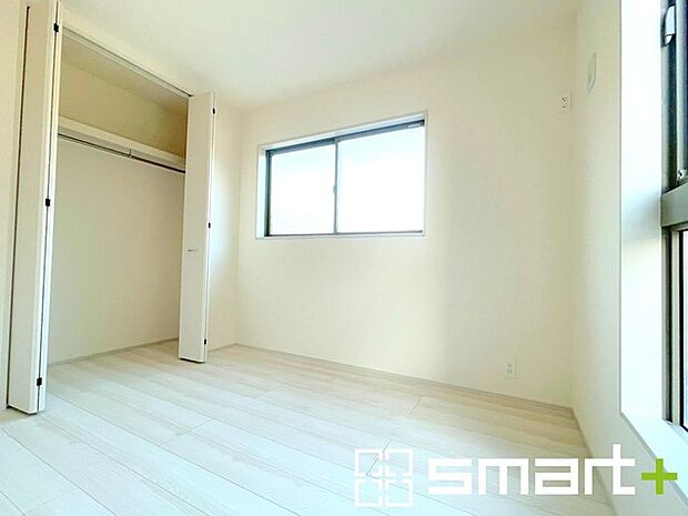 〜オプション施行もお任せください〜 ・フローリングの変色など劣化を軽減し、水をこぼした場合などにも防いでくれるフロアコーテイングが人気となっております。 ・オプション施行もお任せください。