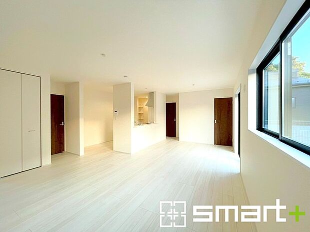 〜ナチュラルな色彩のＬＤＫ〜 ・自然な風合いの色味で纏められたＬＤＫは家具のコーディネートもしやすくなっております。 ・どんなインテリアにするか、考えるだけでも楽しくなりますね。 