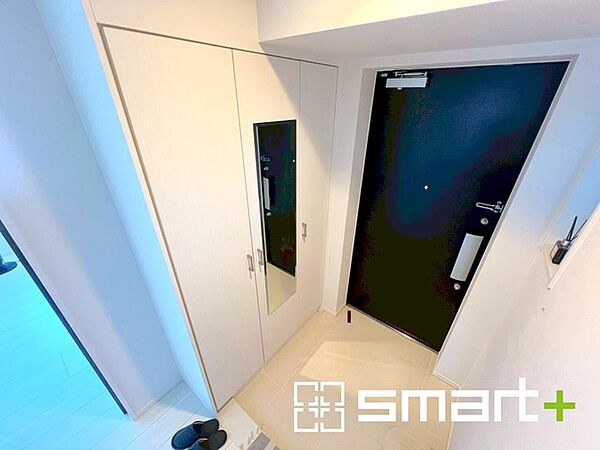 ～余裕の広さの玄関～ ・玄関スペースを大きく取る事でご帰宅された際の開放感が違います。 ・お客様を出迎える顔にもなる玄関、この広さは魅力的ですね。ぜひ現地でご体感くださいませ。