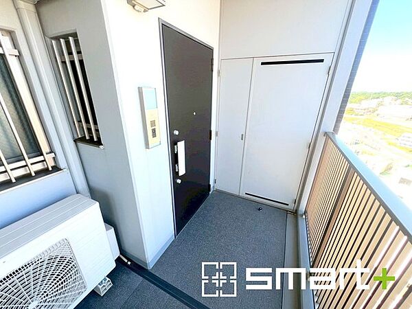 ～お住まいの顔「玄関」～ ・毎日お出かけの際もご帰宅の際も通る玄関。 ・ドアの交換や鍵の交換・追加などもお気軽にご相談くださいませ。
