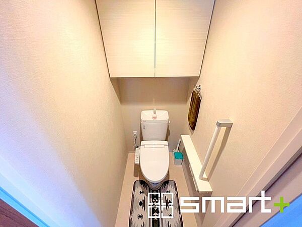 ～やはり便利なタンク式トイレ～ ・最近はタンクレストイレもございますが、タンク式の場合は停電時もお水を流すことが可能。 ・故障時なども比較的費用が安くなるなど、メリットが多くなります。