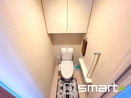 ~やはり便利なタンク式トイレ~ ・最近はタンクレストイレもございますが、タンク式の場合は停電時もお水を流すことが可能。 ・故障時なども比較的費用が安くなるなど、メリットが多くなります。