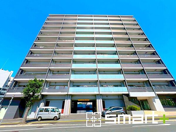 ～堂々とした大型のマンション～ ・総戸数の多い大型のマンションですので、外観の迫力もあり誇りに思えるようなお住まいとなっております。 ・ぜひ現地でご体感くださいませ。