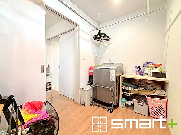 ～収納も充実の洗面所～ ・洗面所にはリネンスペースを設ける事でタオルや洗剤などの置場にも困りません。 ・意外とリネンスペースがある物件は少ないので、ぜひ現地でその魅力をご確認ください。