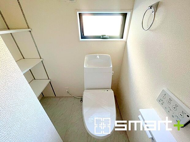 〜やはり便利なタンク式トイレ〜 ・最近はタンクレストイレもございますが、タンク式の場合は停電時もお水を流すことが可能。 ・故障時なども比較的費用が安くなるなど、メリットが多くなります。 