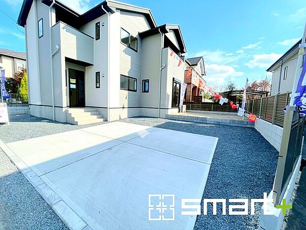 〜お庭もある余裕の敷地〜 ・広々した敷地にはお庭もご用意。お庭があるだけで余裕を感じますね。 ・防草シートや人工芝の敷設などのオプションもお気軽にご相談くださいませ。 